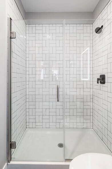 Building Photo - 205 W 4th St