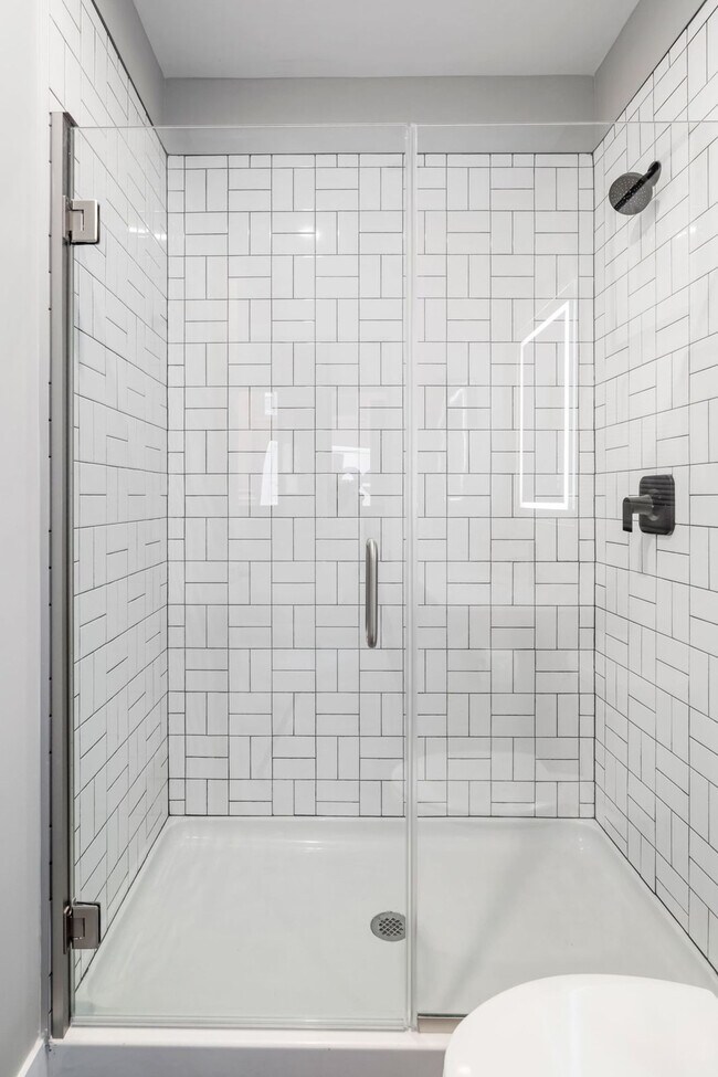 Building Photo - 205 W 4th St