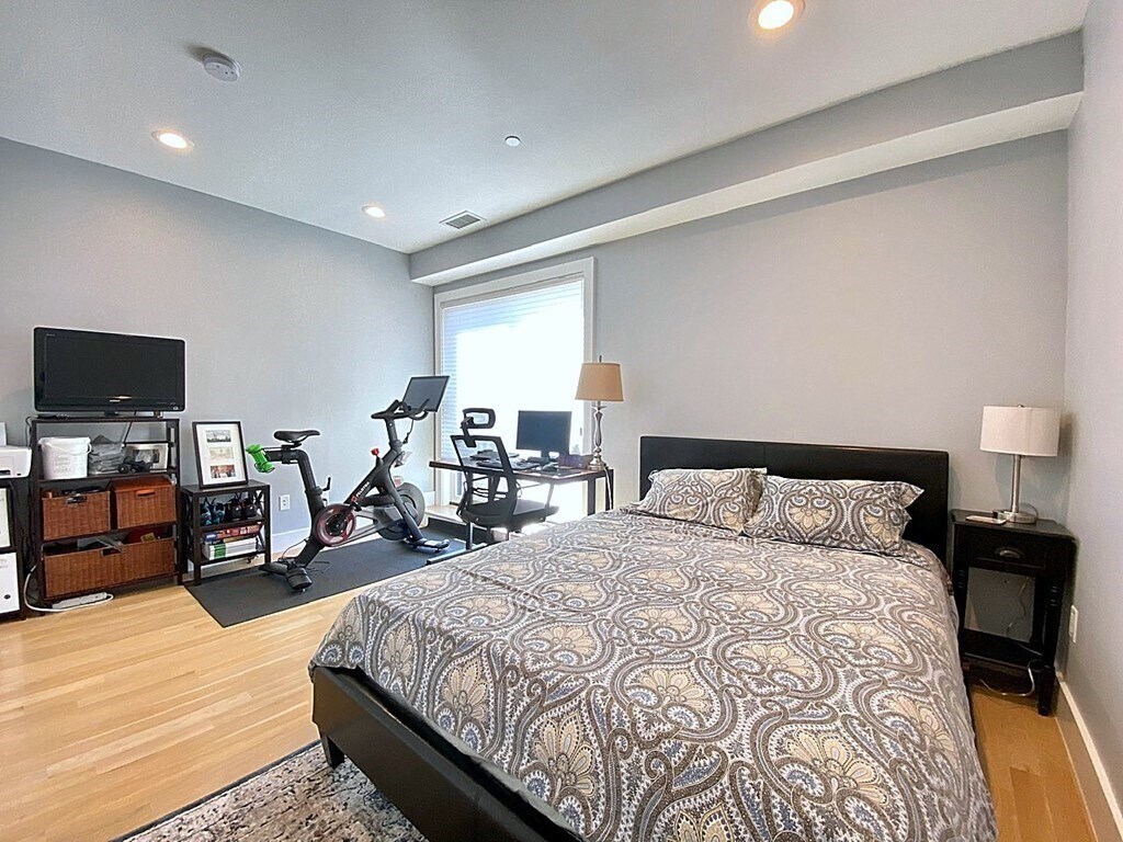 Building Photo - 150 W Broadway