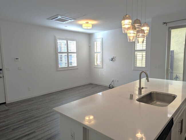 Building Photo - Gem in North Land Park...!!