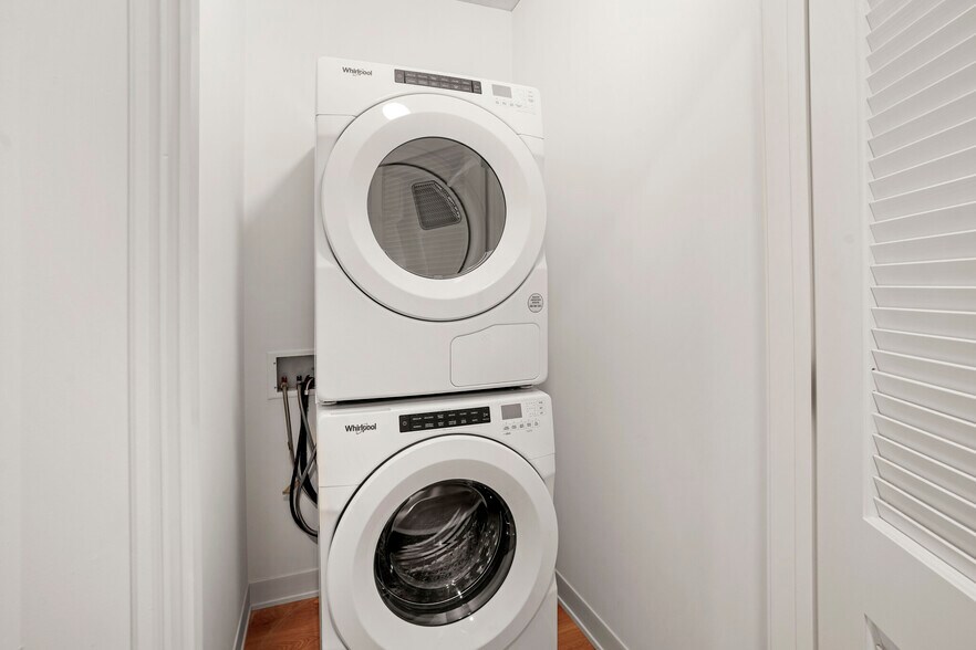 Building Photo - 258 W Polk St