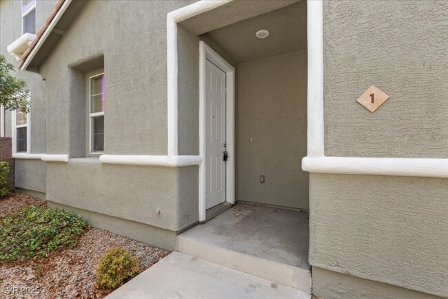 Building Photo - 32 Red Oak Canyon St