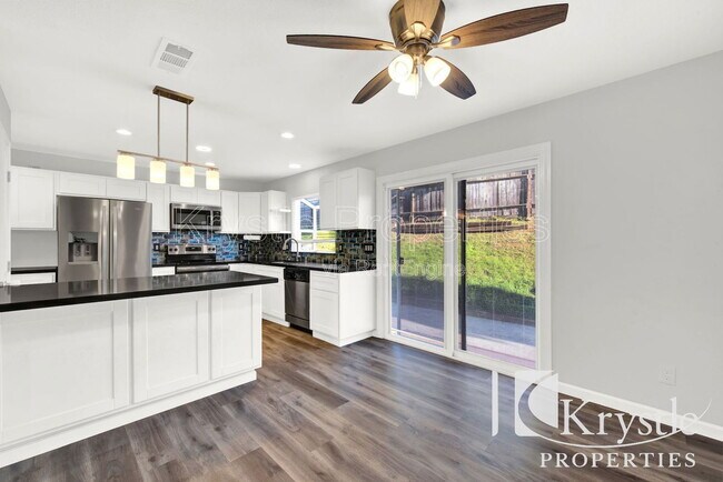 Building Photo - 160 Chapman Ct