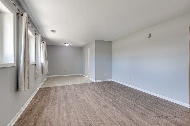 Building Photo - 240 N Archer Ave