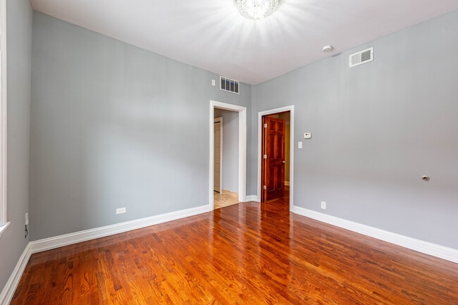 Building Photo - 2242 N Western Ave