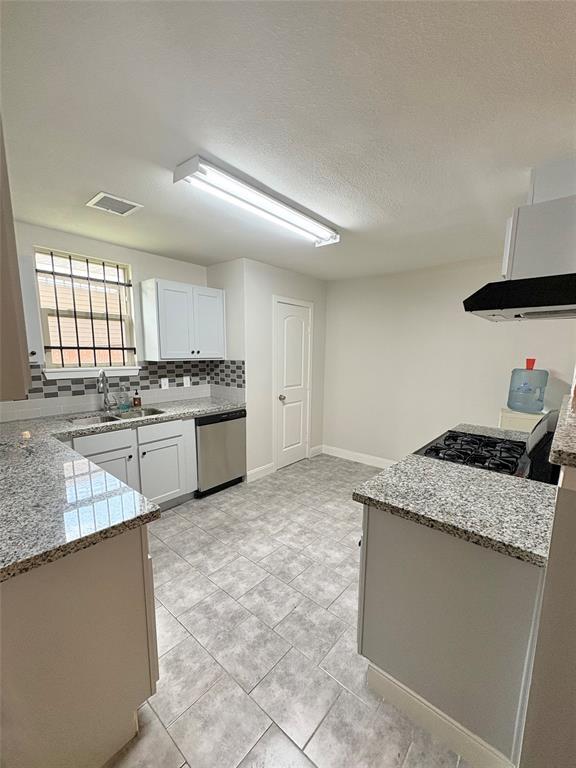 Building Photo - 3802 Westhampton Dr