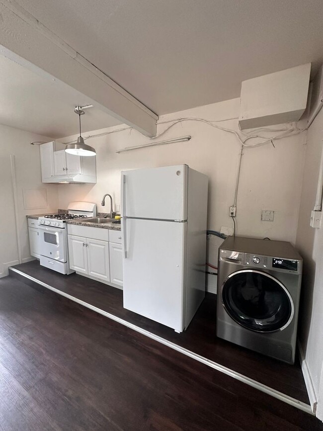 Building Photo - 1153-1155 Emory Street