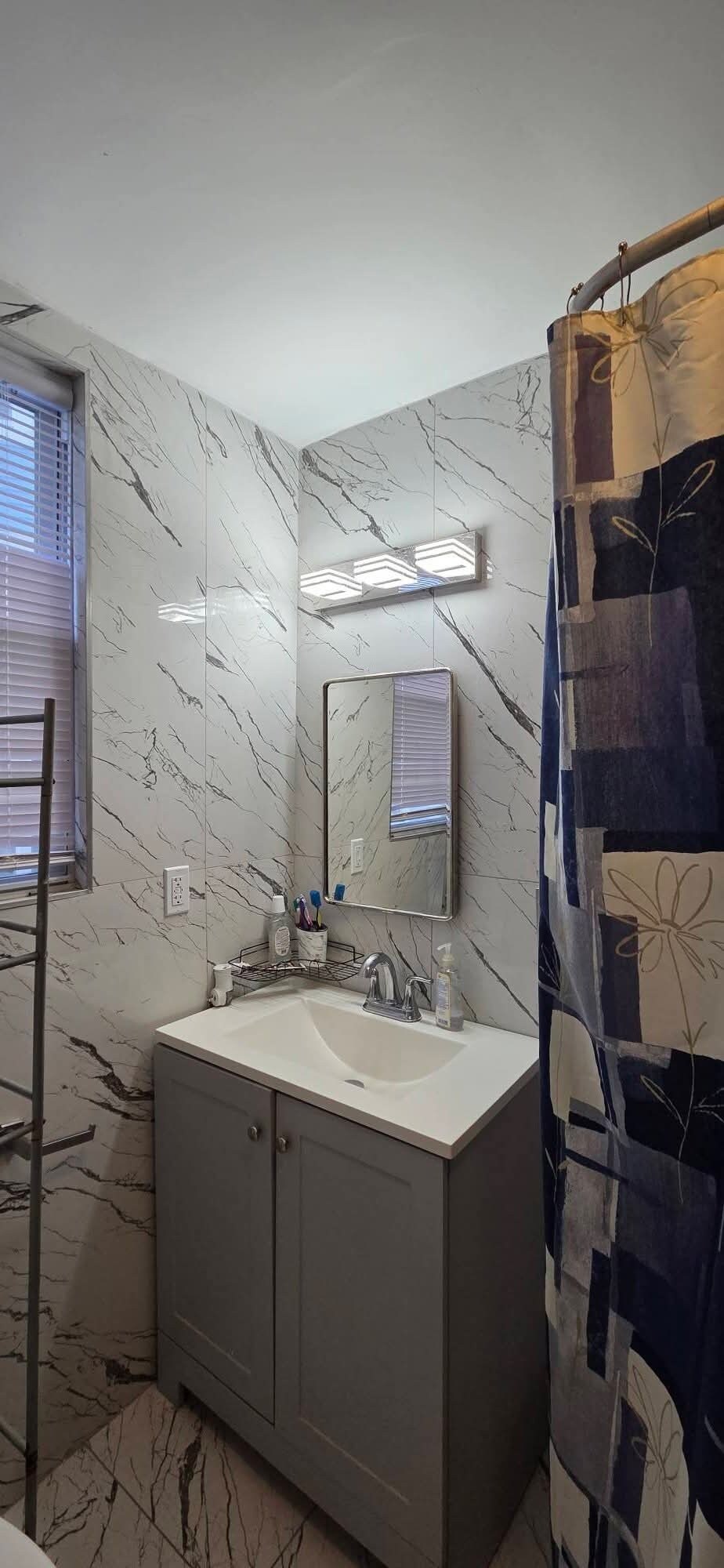 Building Photo - 35 Vernon Ave