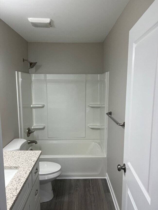 Building Photo - 507 E Mills Dr