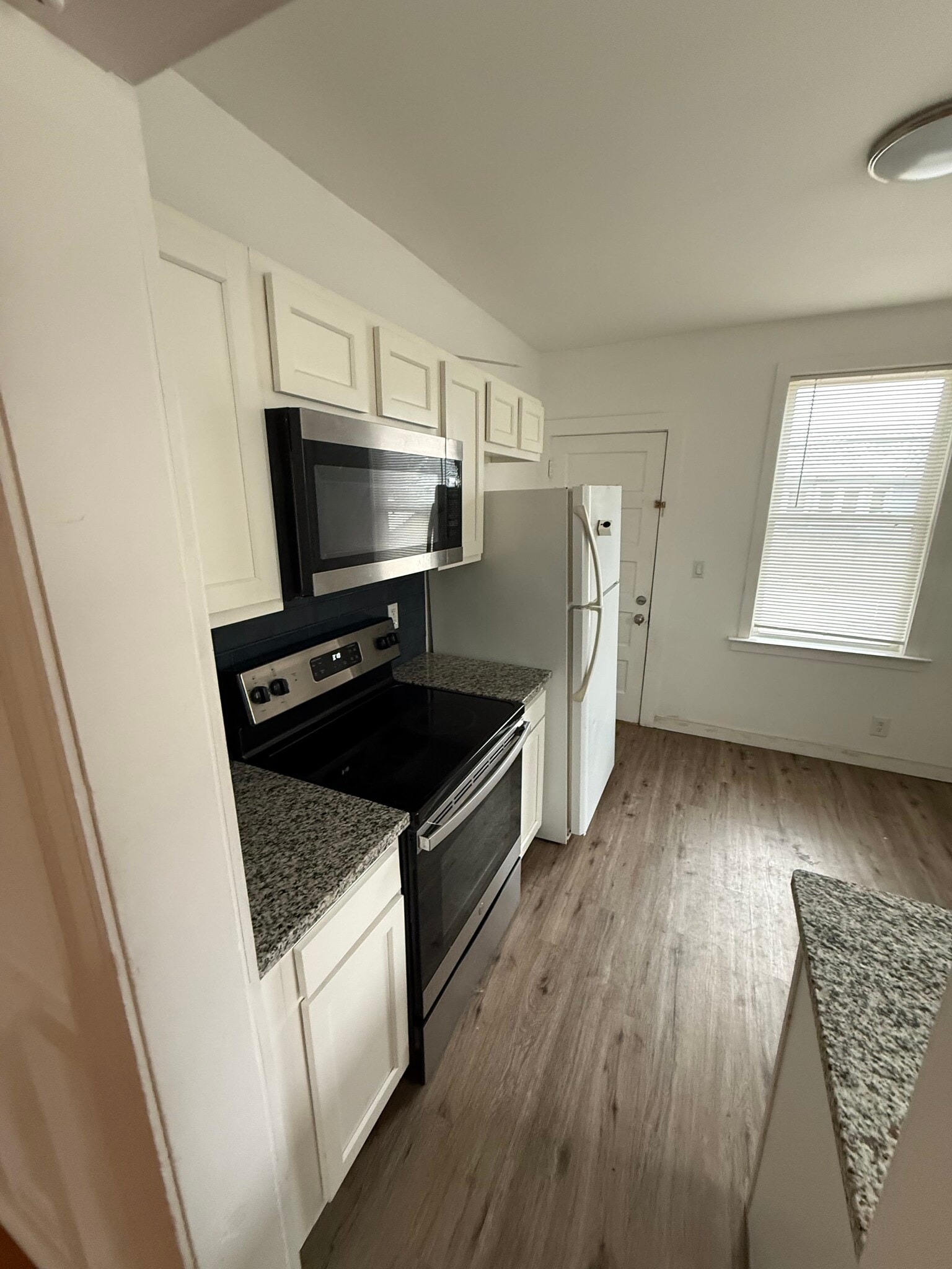 Building Photo - 8436 Burns Ave