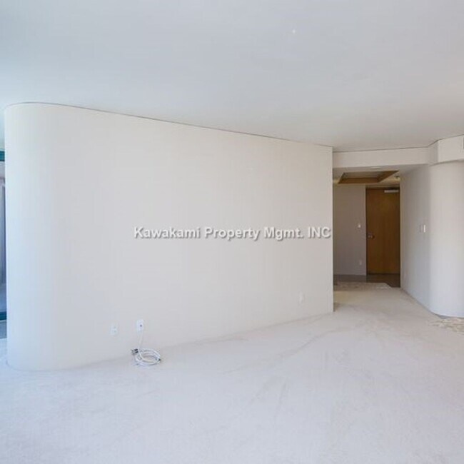 Building Photo - WAIKIKI LANDMARK...A GEM IN FINE LIVING......