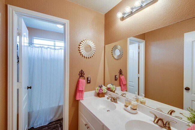 Building Photo - 1224 Willowbrook Dr