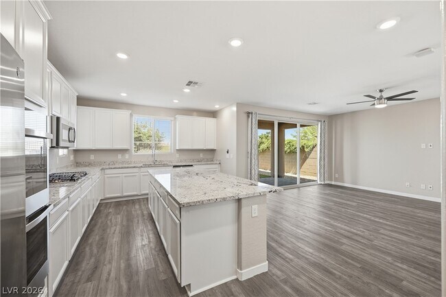 Building Photo - 748 Rogue Wave St