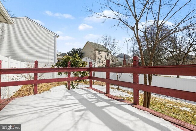 Building Photo - 2109 Highland Ct