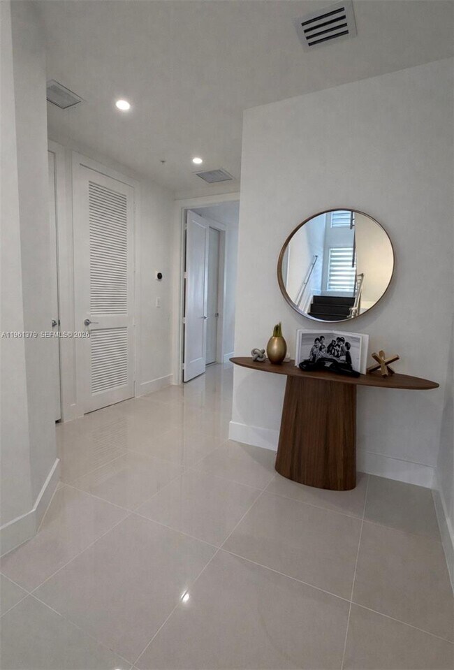 Building Photo - 6671 NW 105th Ave