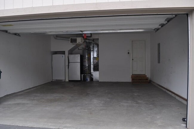 Building Photo - 3 Bedroom East Anchorage Condo!
