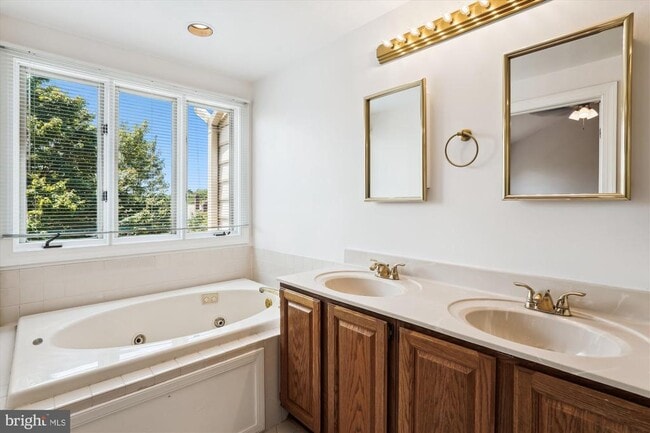 Building Photo - 15738 Cherry Blossom Ln
