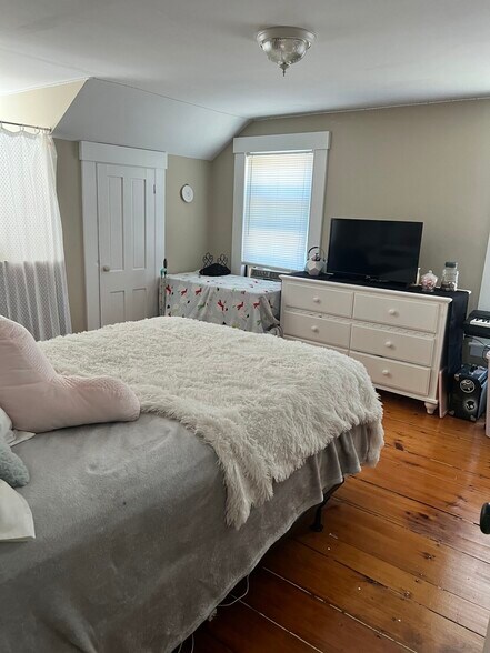 Building Photo - 1 Poole St