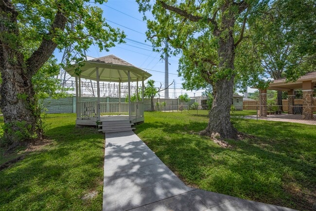 Building Photo - 3042 Oak Forest Dr
