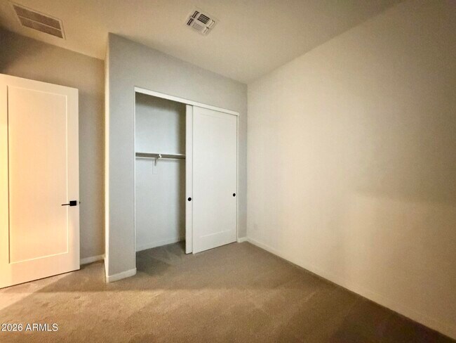 Building Photo - 10151 E Thunderbolt Ave