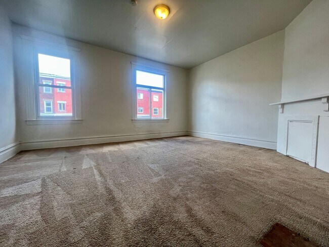 Building Photo - Large 3 BR in South Oakland! Covered Balcony! Close to Campus!