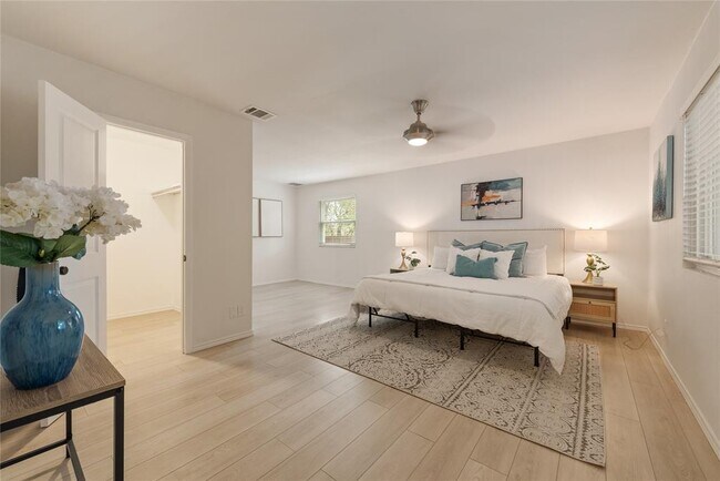 Building Photo - 6809 Lunar Dr