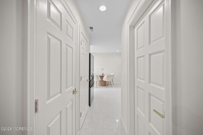 Building Photo - 10 Kinglet Ave