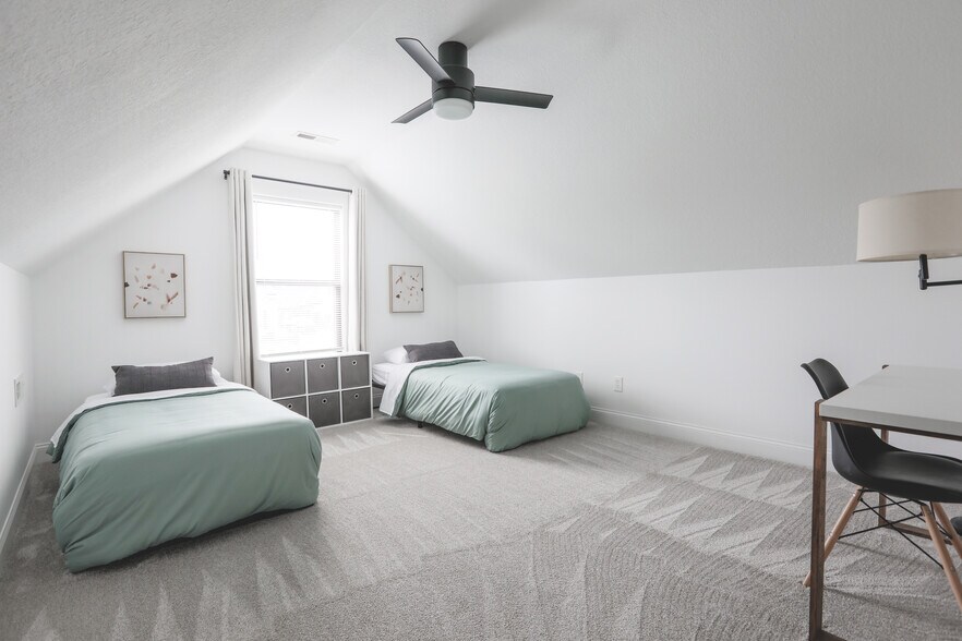 Building Photo - 2010 Merlin Dr