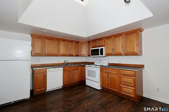 Building Photo - 121 Westport Rd