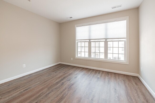 Building Photo - 513 Girard St