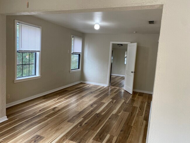 Building Photo - 2046 W 17th St