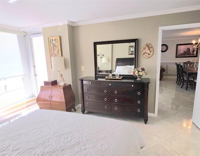 Building Photo - 4020 Galt Ocean Dr