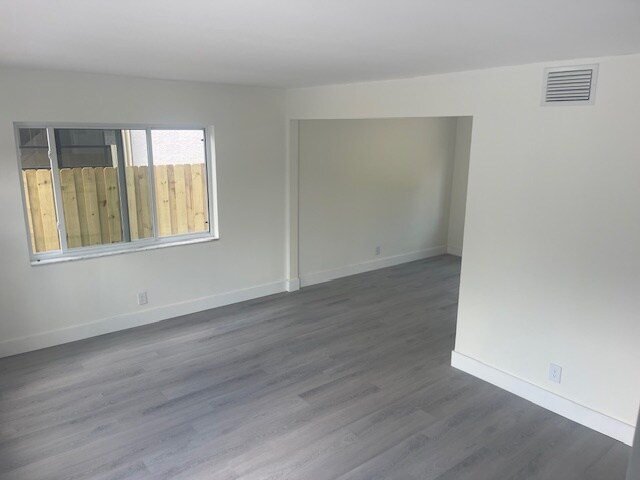 Building Photo - 622 SW 7th Ave