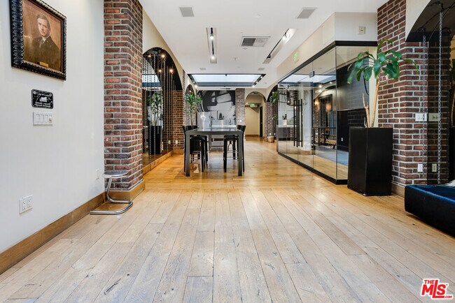 Building Photo - 460 S Spring St