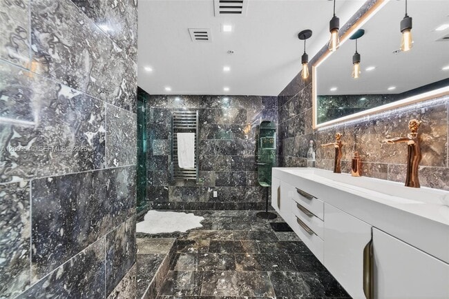 Building Photo - 90 SW 3rd St