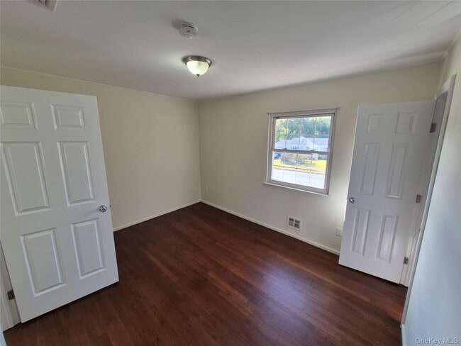 Building Photo - 106 Roxbury Dr