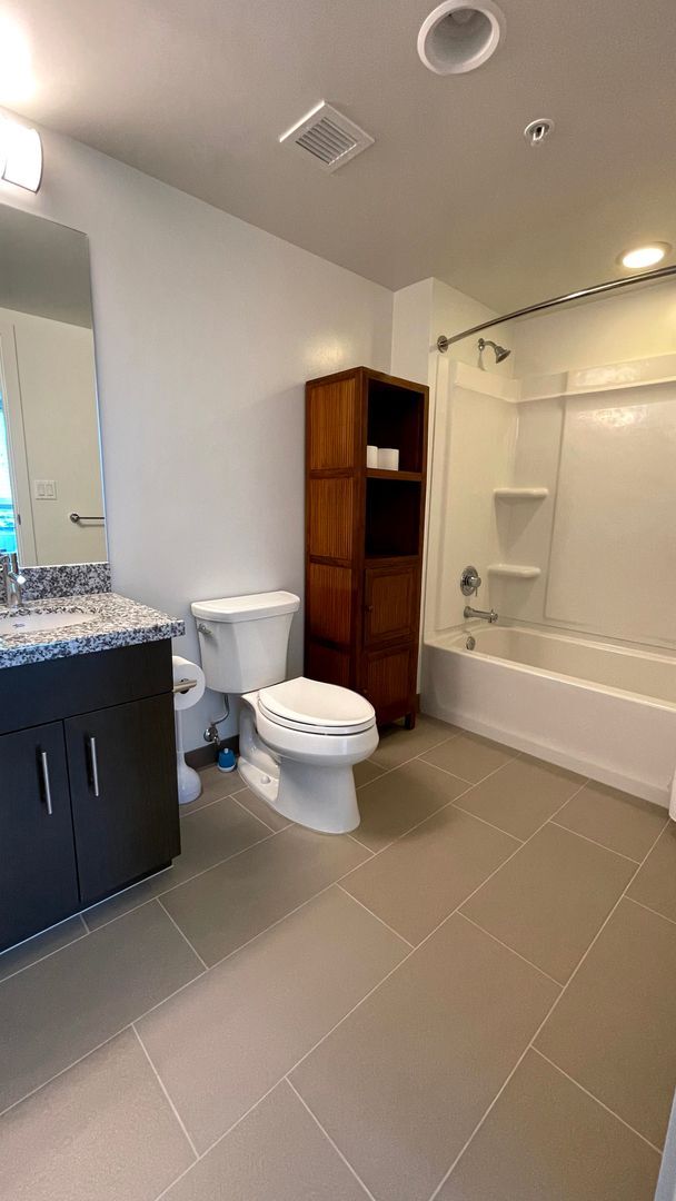 Building Photo - Unbeatable location in Kakaako/Ward Village areas -  2 Bed 2 Bath 1 Parking