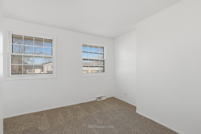 Building Photo - 3317 Birchwood Dr