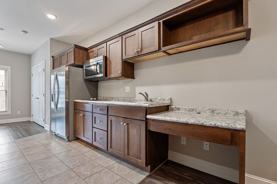 Primary Photo - Eagle Village