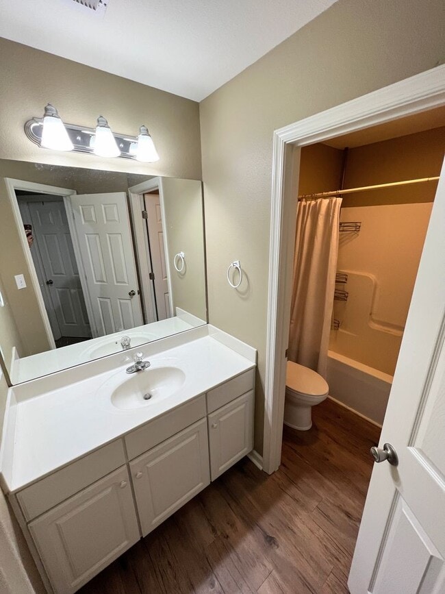 Building Photo - 4 Bedroom Town Home in Lynchburg