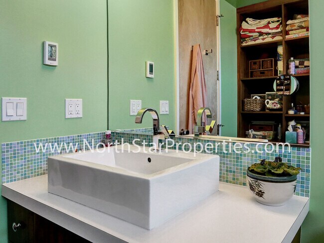 Building Photo - Truly Amazing and Rare Furnished Lake Oswego Cabana.