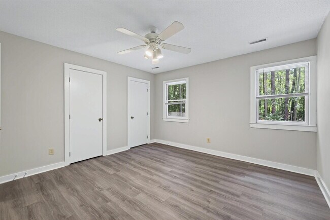 Building Photo - 5541 Kaplan Dr
