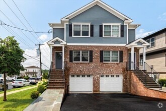 Building Photo - 111 Gainsborg Ave E