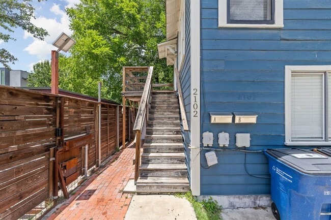 Building Photo - 2102 Brackenridge St