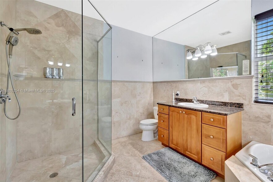 Building Photo - 853 SW 11th Ct