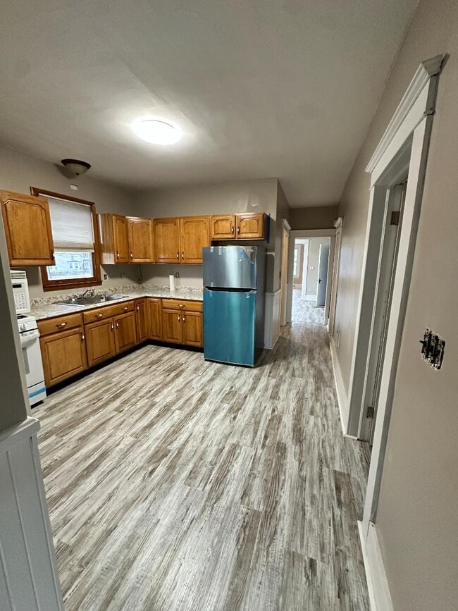 Building Photo - 612 7th St