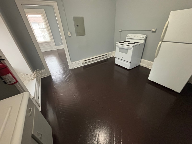 Building Photo - 811 W Main St