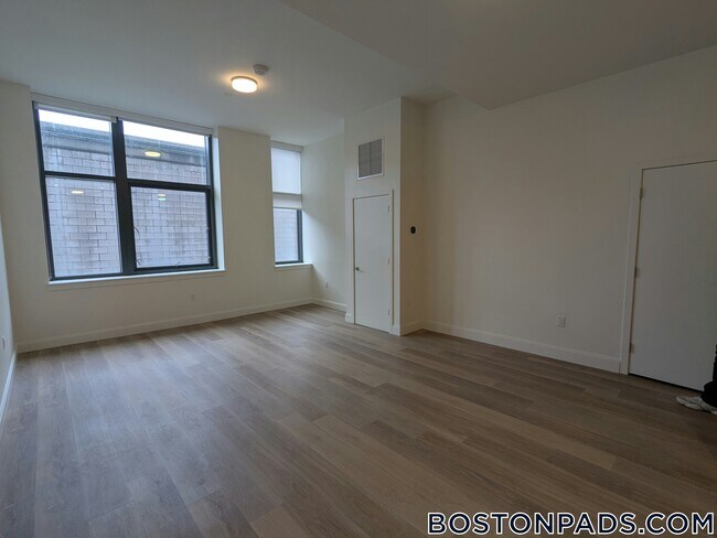 Building Photo - 1079 Commonwealth Ave