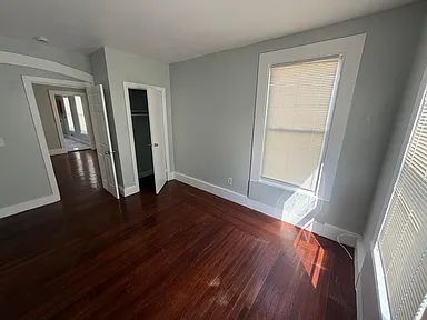 Building Photo - 611 Elm St