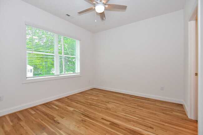 Building Photo - 503 S Chapman St